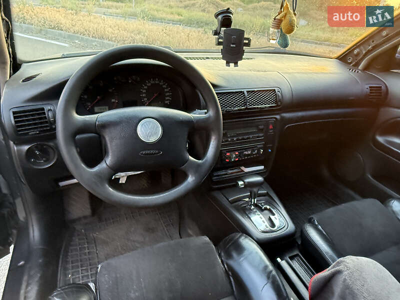 Седан Volkswagen Passat 1999 в Херсоні