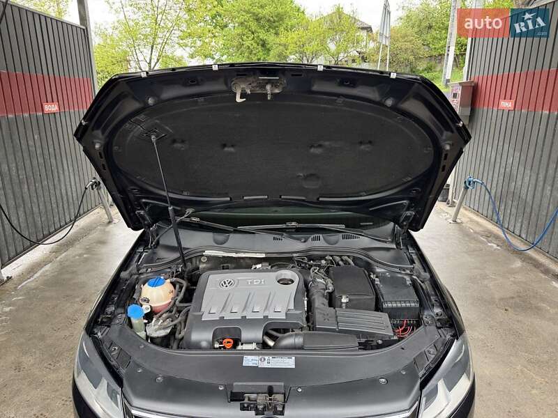Седан Volkswagen Passat 2012 в Житомире