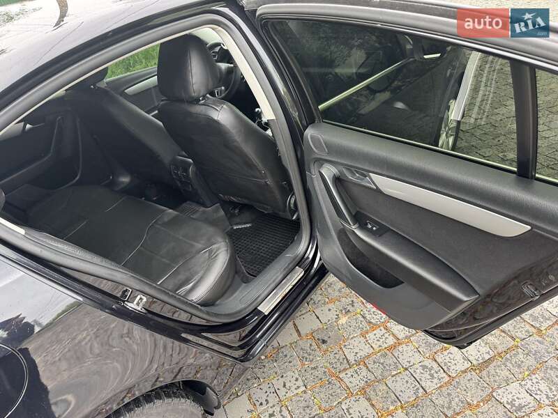 Седан Volkswagen Passat 2012 в Житомире