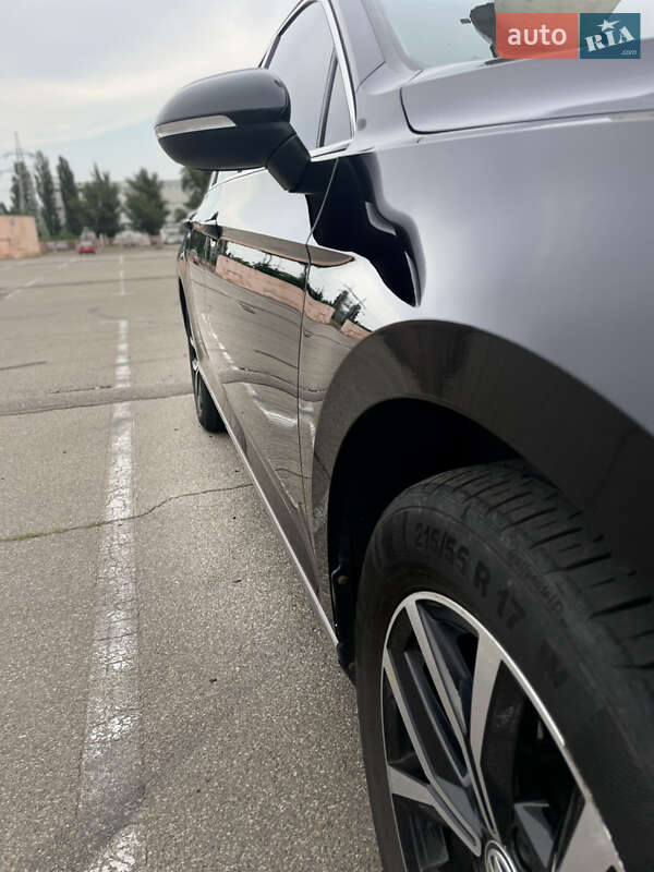 Седан Volkswagen Passat 2018 в Києві
