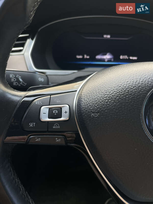 Седан Volkswagen Passat 2018 в Києві