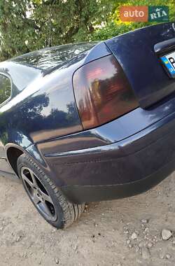 Седан Volkswagen Passat 1999 в 