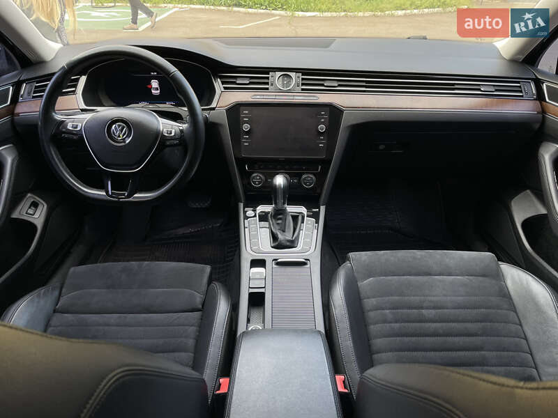 Седан Volkswagen Passat 2018 в Києві