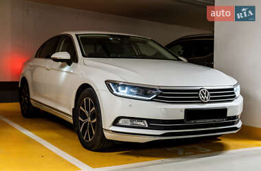 Седан Volkswagen Passat 2018 в Киеве