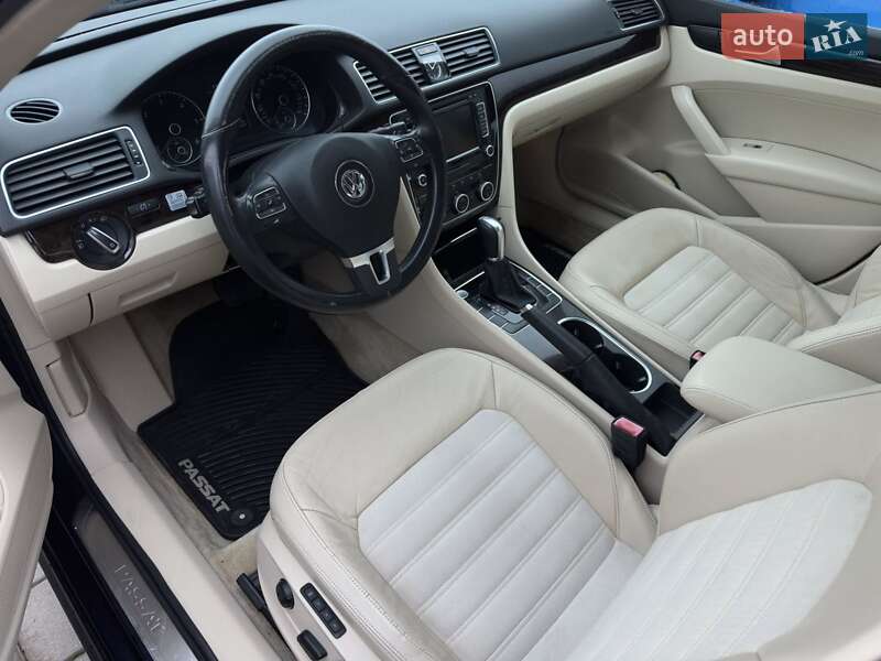 Седан Volkswagen Passat 2014 в Ужгороді