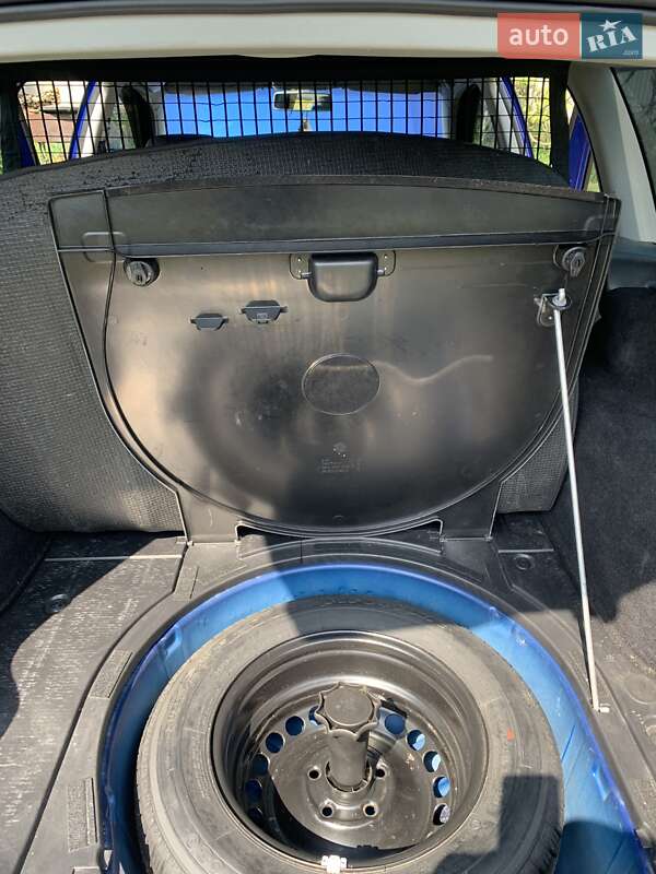Универсал Volkswagen Passat 2001 в Сарнах