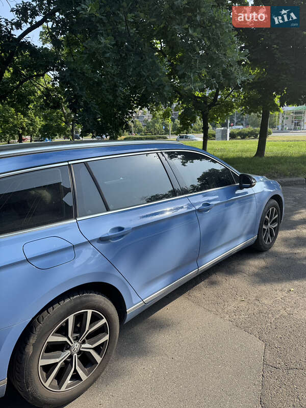 Універсал Volkswagen Passat 2015 в Києві