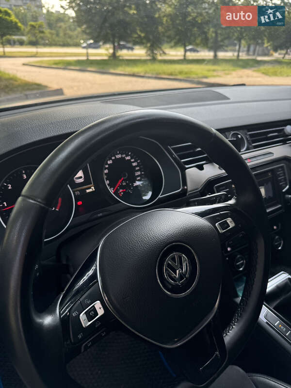 Універсал Volkswagen Passat 2015 в Києві