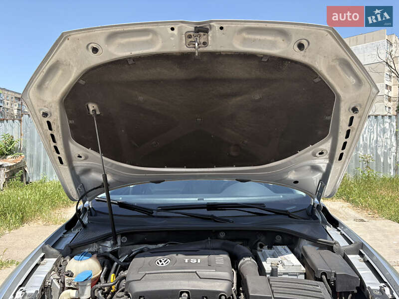 Седан Volkswagen Passat 2014 в Одессе
