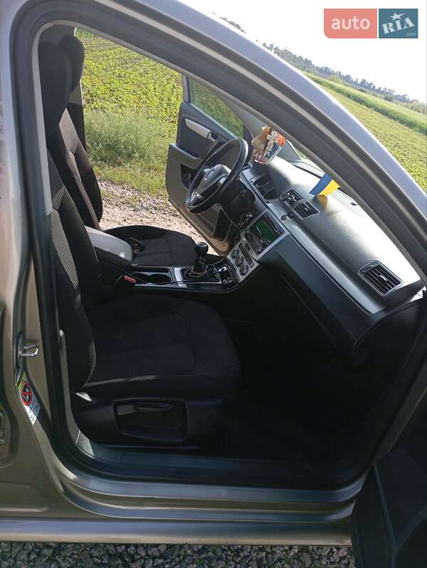 Седан Volkswagen Passat 2012 в Києві