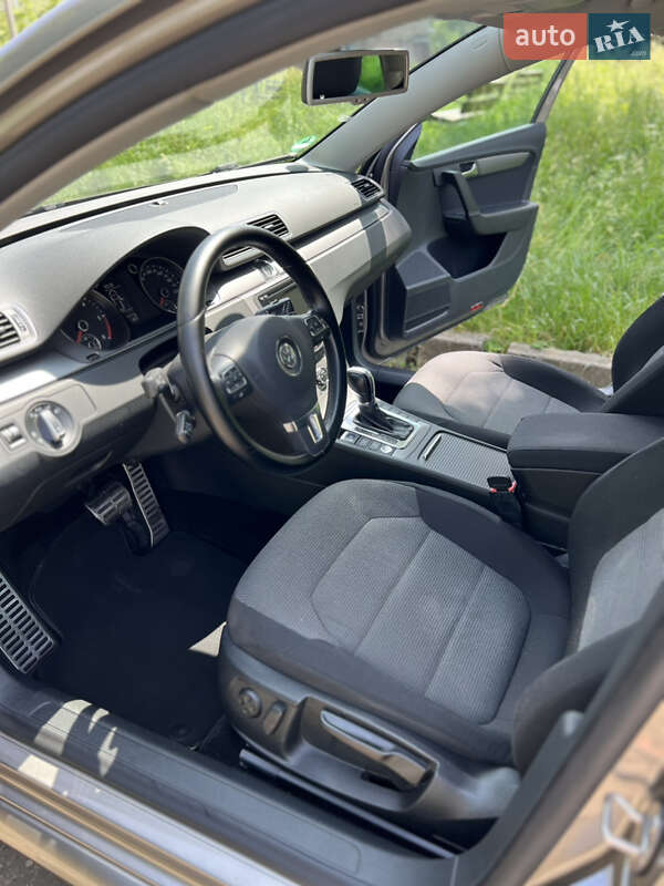 Універсал Volkswagen Passat 2011 в Калуші