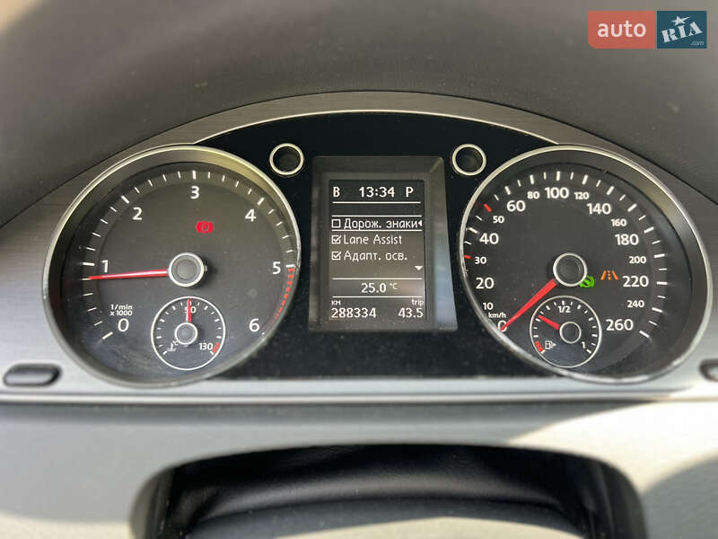 Універсал Volkswagen Passat 2011 в Калуші