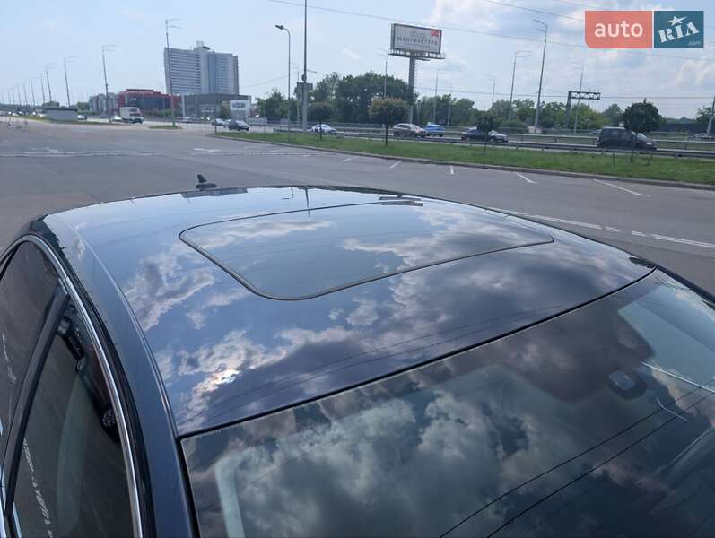 Седан Volkswagen Passat 2011 в Киеве