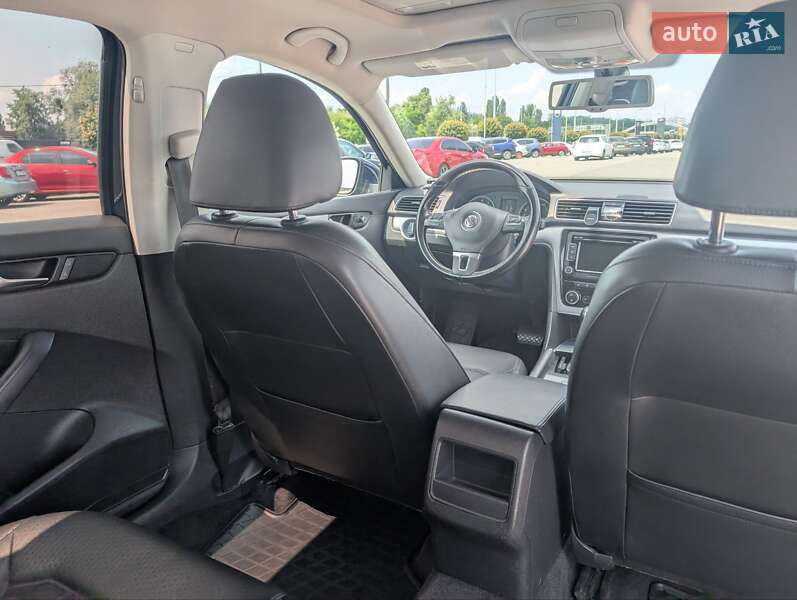 Седан Volkswagen Passat 2011 в Киеве
