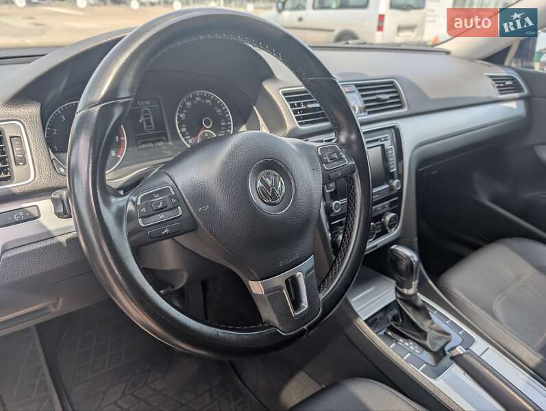 Седан Volkswagen Passat 2011 в Киеве