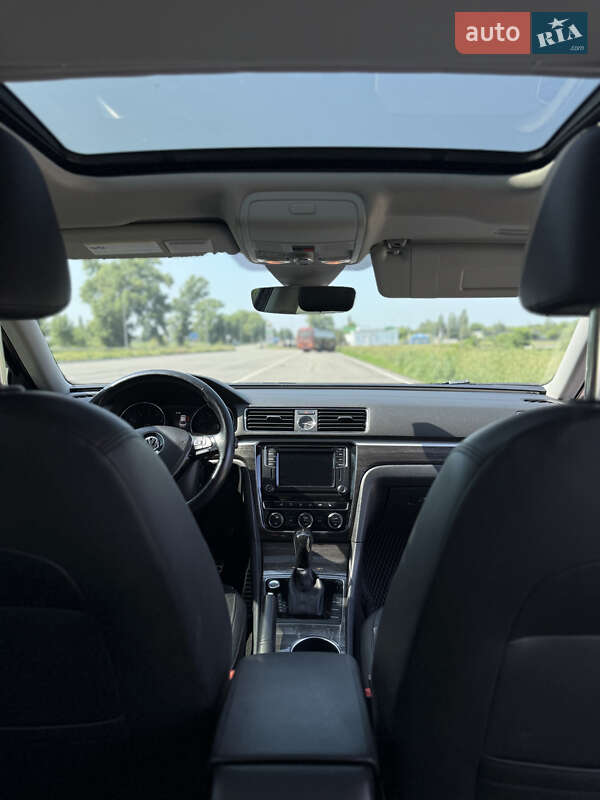 Седан Volkswagen Passat 2017 в Ромнах