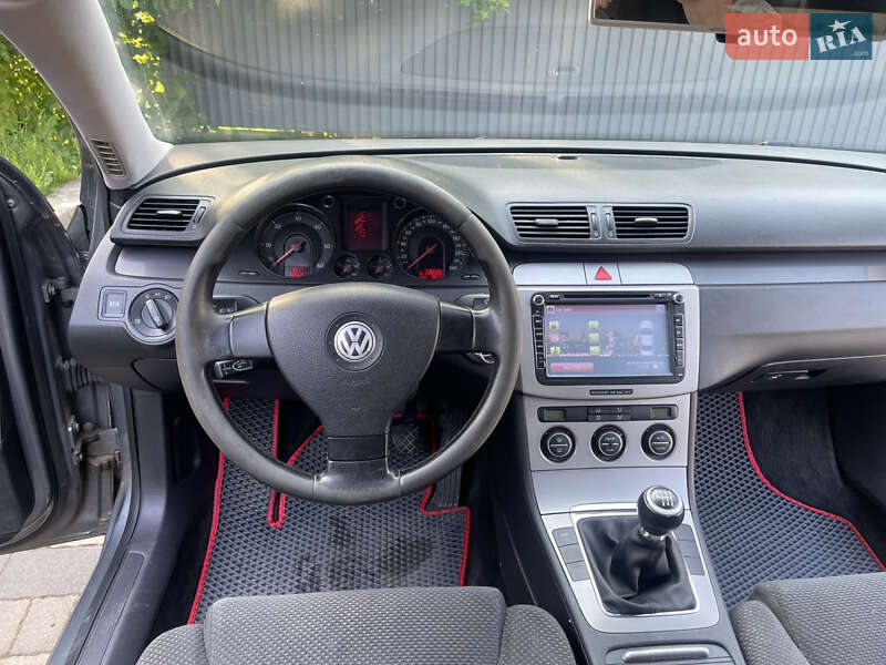 Седан Volkswagen Passat 2006 в Сваляве