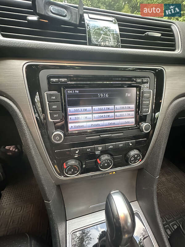 Седан Volkswagen Passat 2014 в Житомире