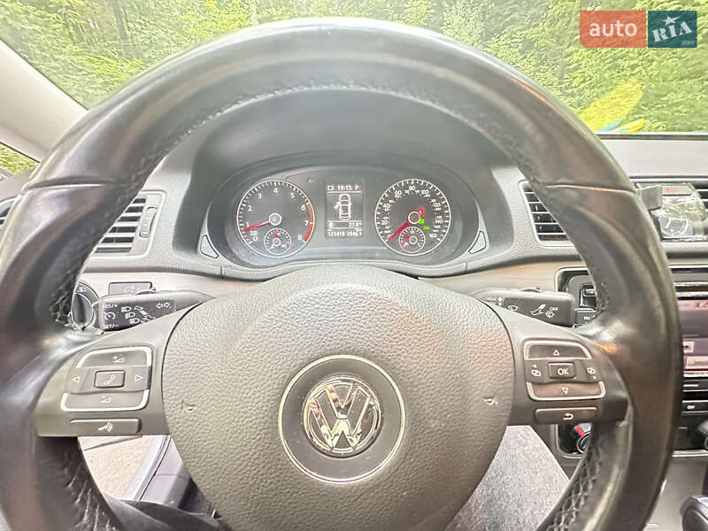 Седан Volkswagen Passat 2014 в Житомире
