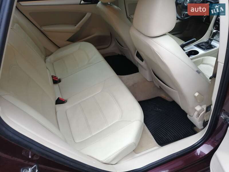 Седан Volkswagen Passat 2012 в Киеве
