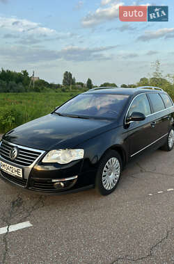 Універсал Volkswagen Passat 2008 в Житомирі