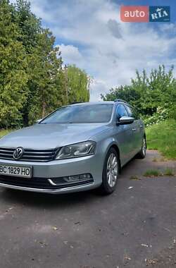 Универсал Volkswagen Passat 2011 в Сокале