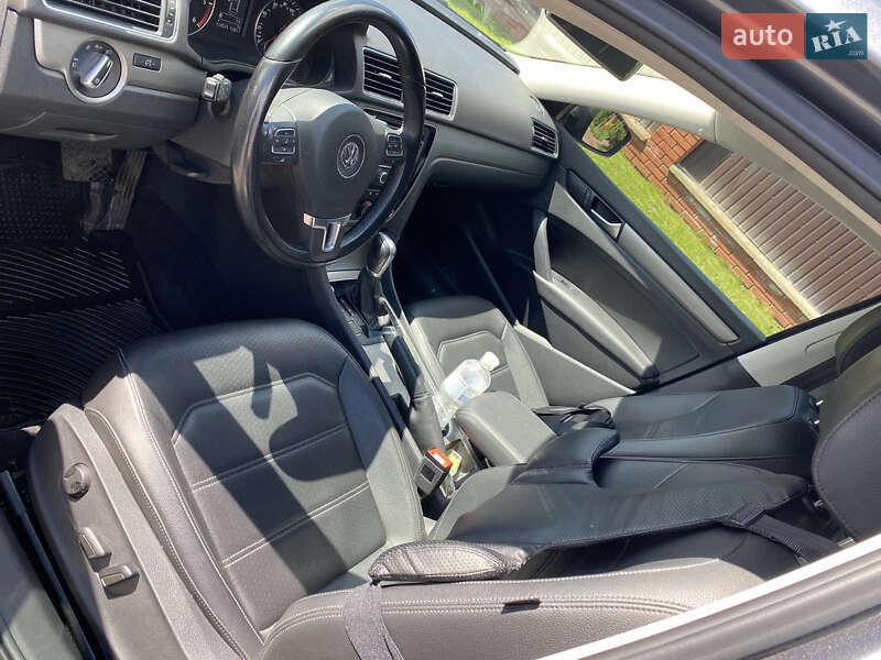 Седан Volkswagen Passat 2015 в Черновцах