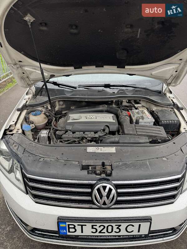 Седан Volkswagen Passat 2011 в Києві