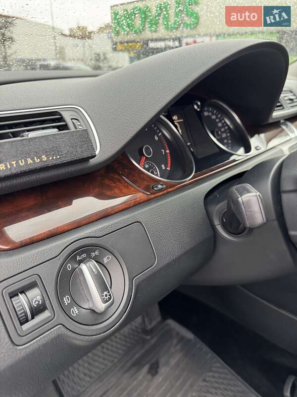 Седан Volkswagen Passat 2011 в Києві