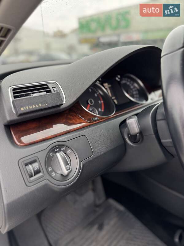 Седан Volkswagen Passat 2011 в Києві