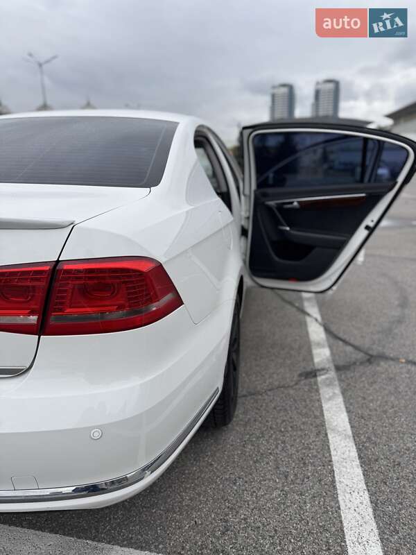 Седан Volkswagen Passat 2011 в Києві