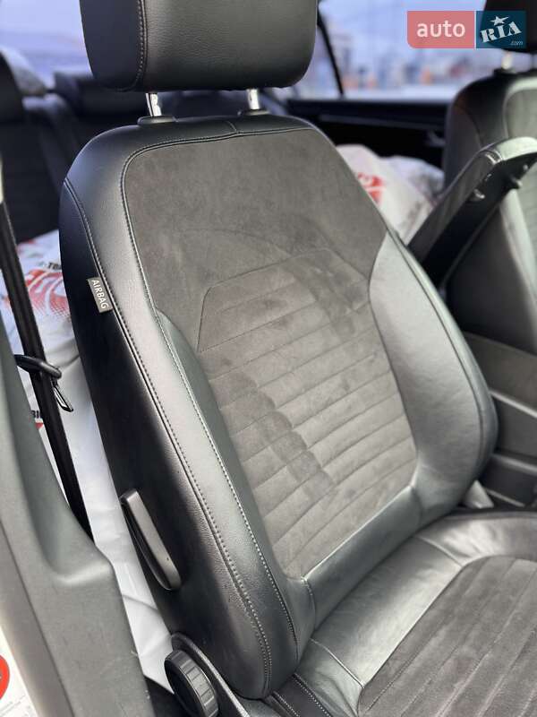 Седан Volkswagen Passat 2011 в Києві