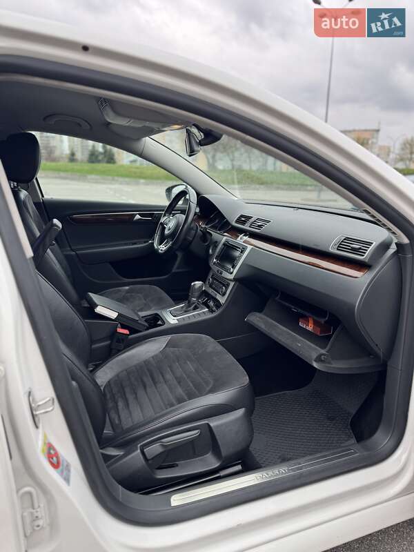 Седан Volkswagen Passat 2011 в Києві