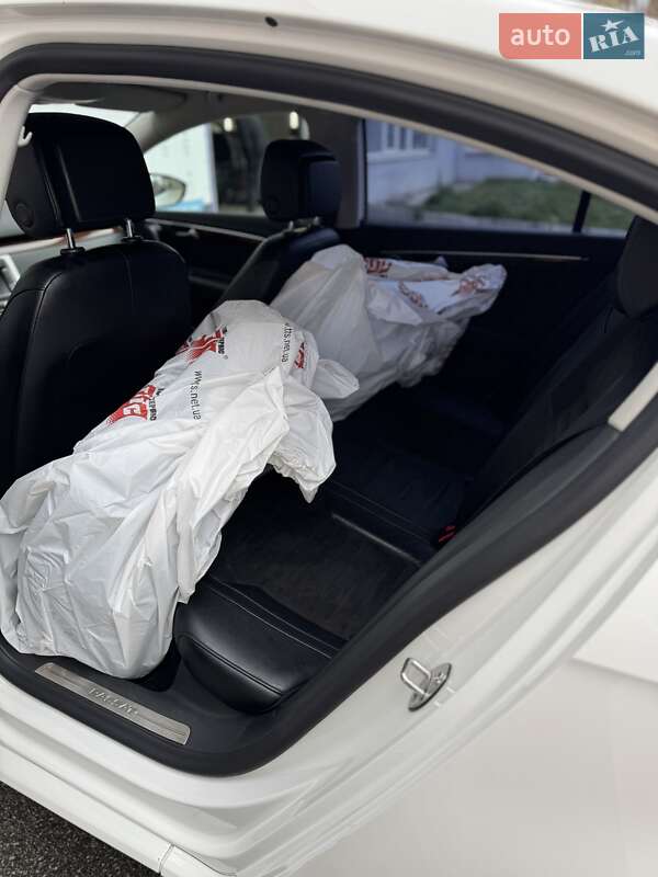 Седан Volkswagen Passat 2011 в Києві