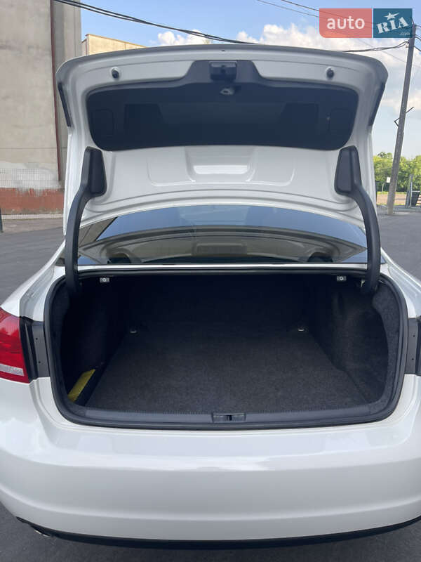Седан Volkswagen Passat 2013 в Фастові