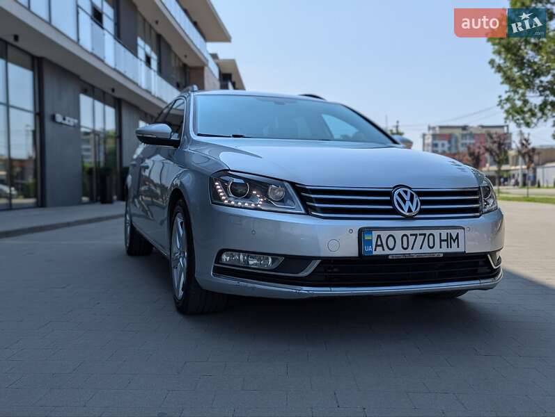 Універсал Volkswagen Passat 2012 в Ужгороді
