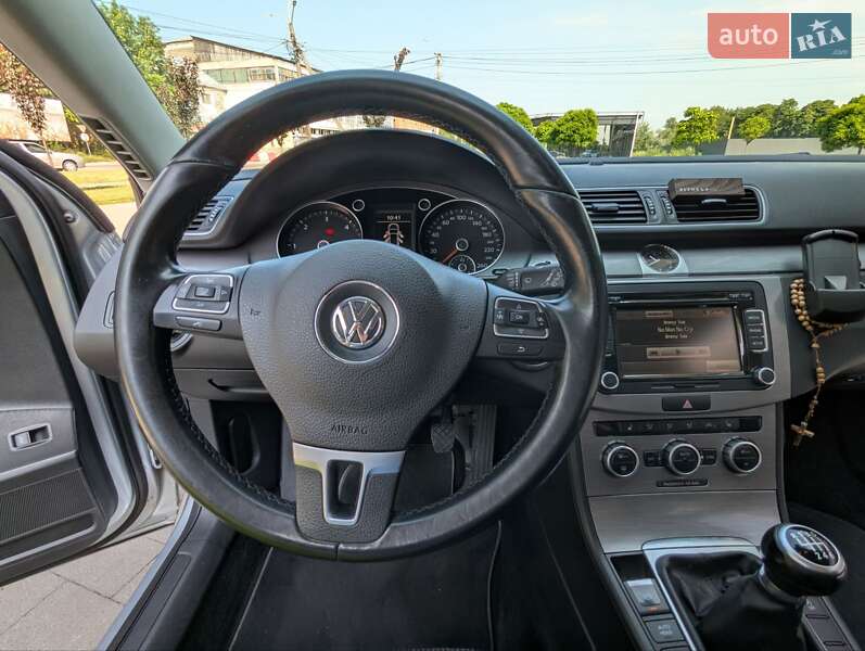 Універсал Volkswagen Passat 2012 в Ужгороді