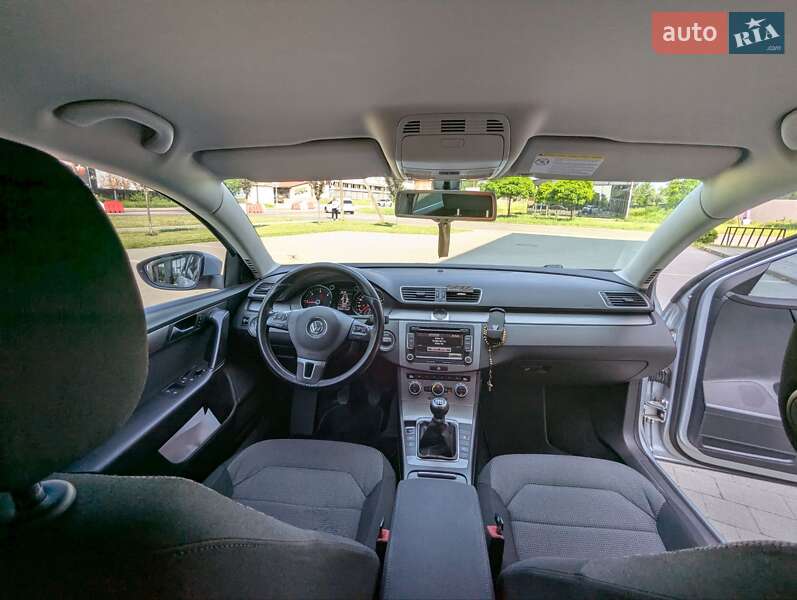 Універсал Volkswagen Passat 2012 в Ужгороді