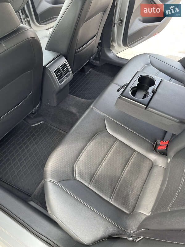 Седан Volkswagen Passat 2013 в Львове