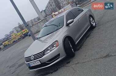 Седан Volkswagen Passat 2011 в Харкові