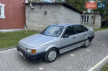 Седан Volkswagen Passat 1989 в Черновцах