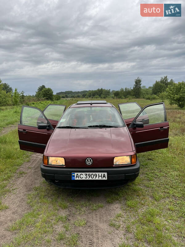 Седан Volkswagen Passat 1992 в Любомлі