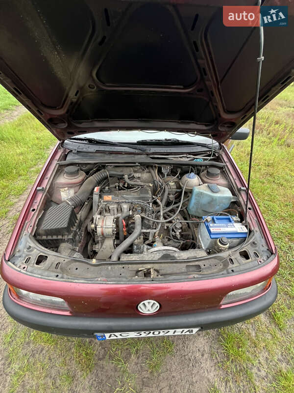 Седан Volkswagen Passat 1992 в Любомлі