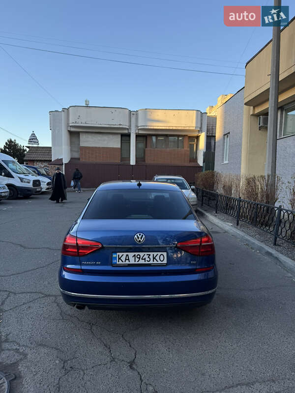 Седан Volkswagen Passat 2016 в Киеве