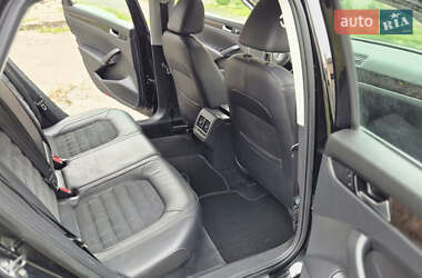 Седан Volkswagen Passat 2014 в  фото 17 Седан Volkswagen Passat 2014 в