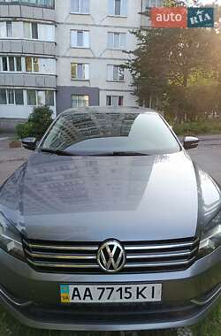 Седан Volkswagen Passat 2013 в Киеве