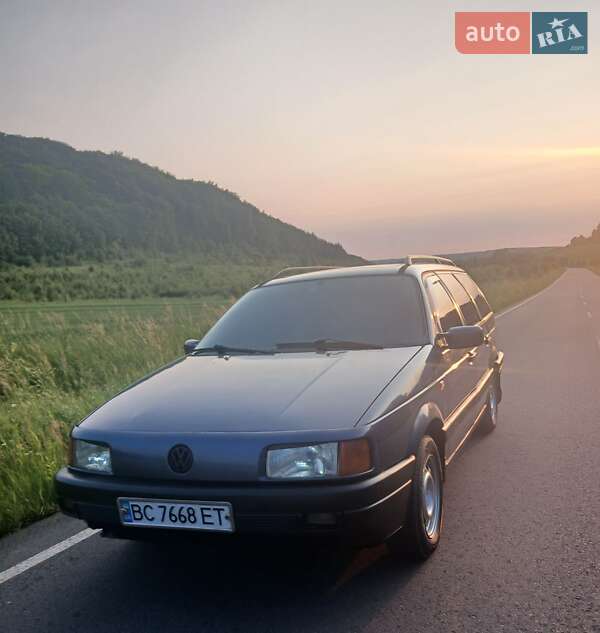 Универсал Volkswagen Passat 1993 в 