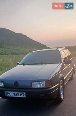Универсал Volkswagen Passat 1993 в 