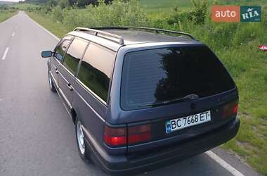 Универсал Volkswagen Passat 1993 в 