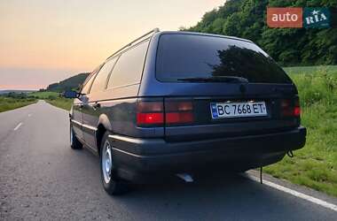 Универсал Volkswagen Passat 1993 в 